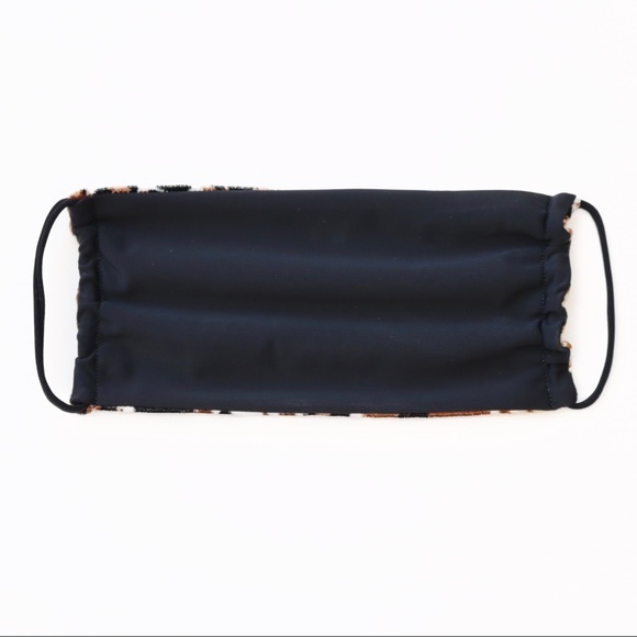 🐆✨ Animal Print Mask With Chain - Picture 3 of 6